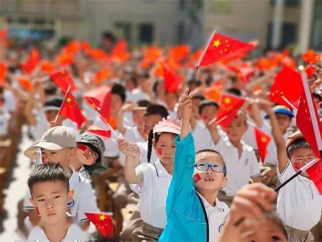 广元丨黄蜡石，光泽温润，质地细腻，让人一见倾心